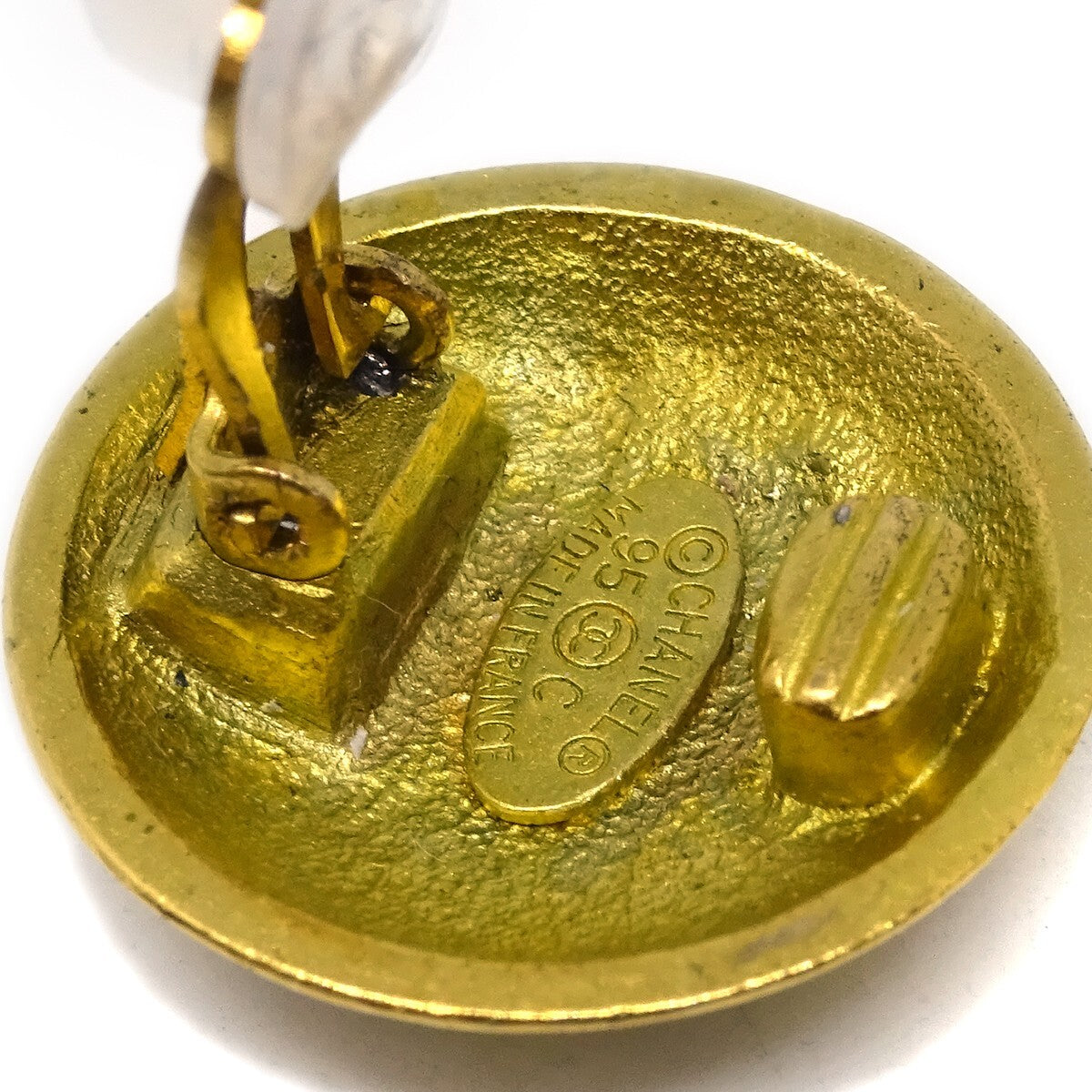 Chanel Vintage Cc Round Button Clip-On Earrings Metal Gold Gold_Plated Earrings Jewelry (Pre-Owned)