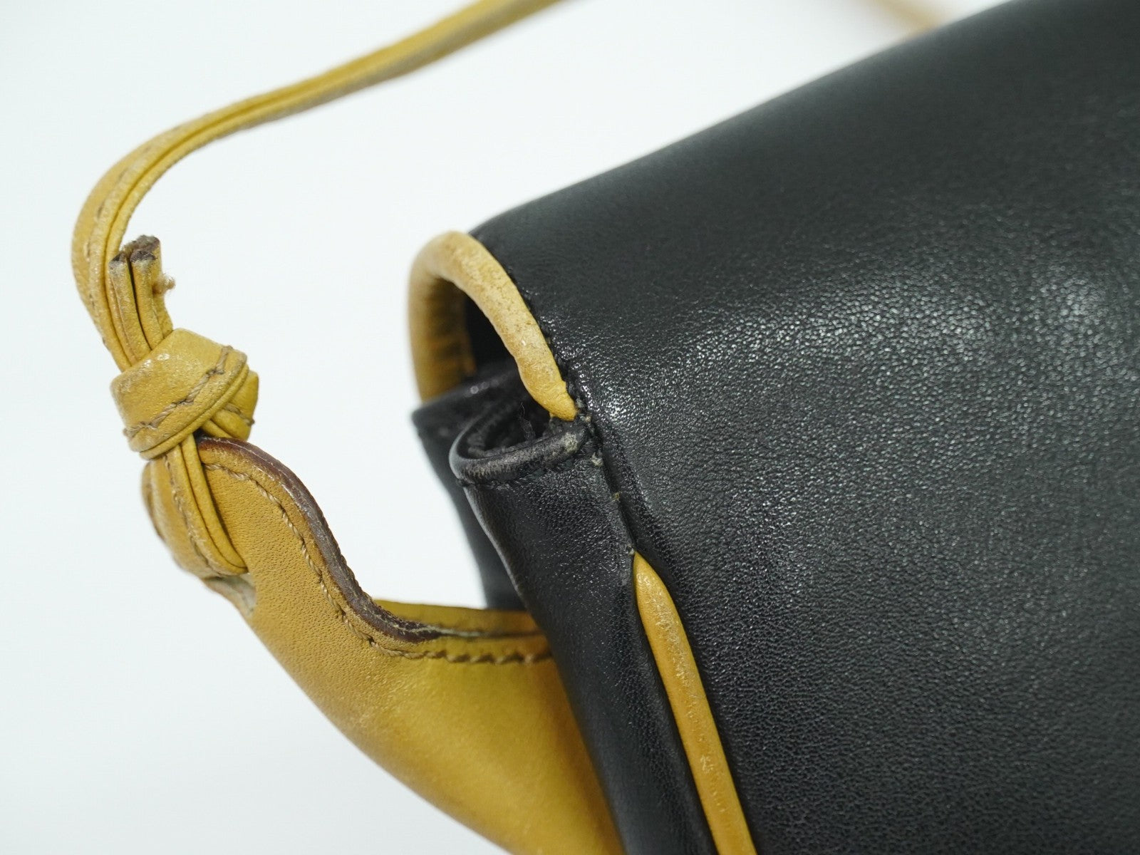 Celine Vintage Shoulder Bag Leather Black Leather Shoulder Bag Bag (Pre-Owned)