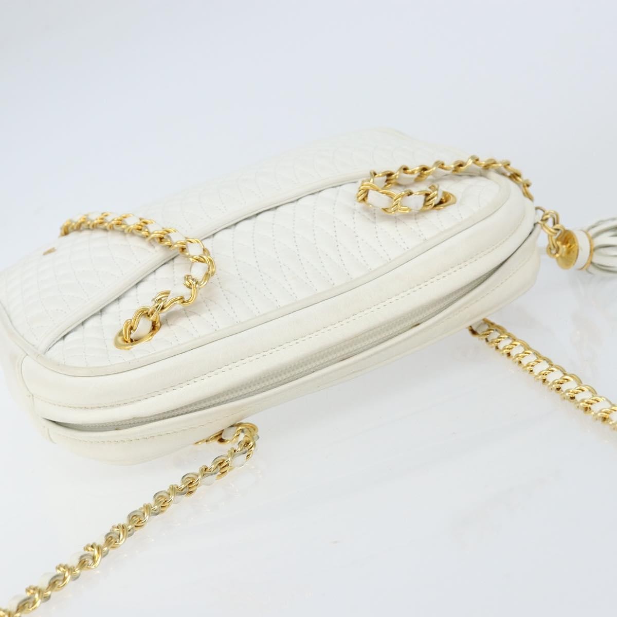 Bally Vintage Chain Shoulder Bag Quilted Leather White Leather Shoulder Bag Bag (Pre-Owned)