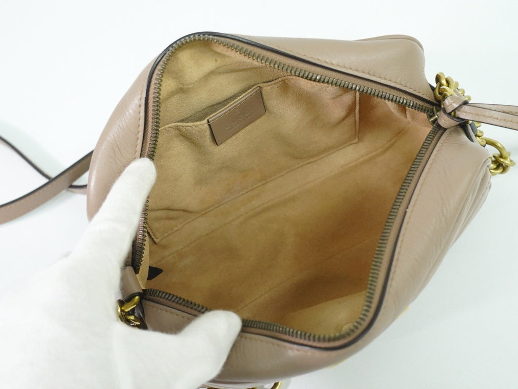 Gucci Gg Marmont Shoulder Bag Matelasse Leather Beige Leather Shoulder Bag Bag (Pre-Owned)