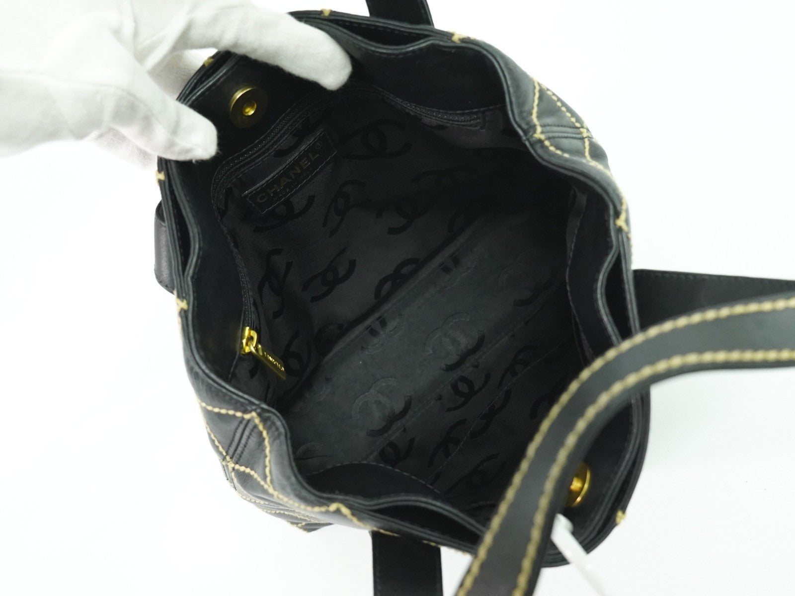 Chanel Surpique Tote Quilted Leather Black Leather Handbag (Pre-Owned)