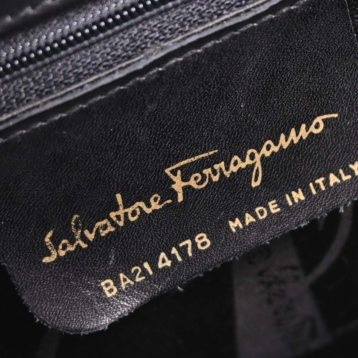 Salvatore Ferragamo Convertible Vara Bow Tote Leather Black Leather Handbag (Pre-Owned)