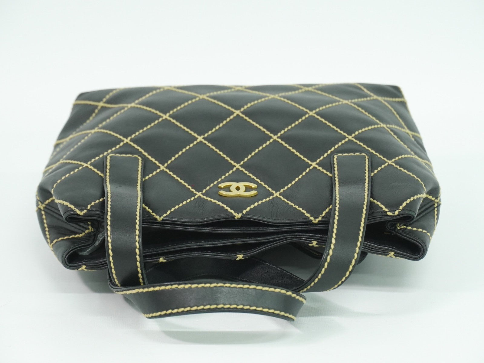 Chanel Surpique Tote Quilted Leather Black Leather Handbag (Pre-Owned)