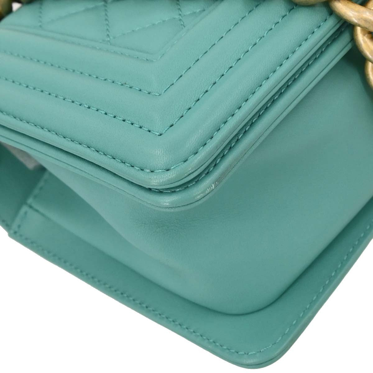 Chanel Boy Flap Bag Quilted Lambskin Green Leather Shoulder Bag Bag (Pre-Owned)