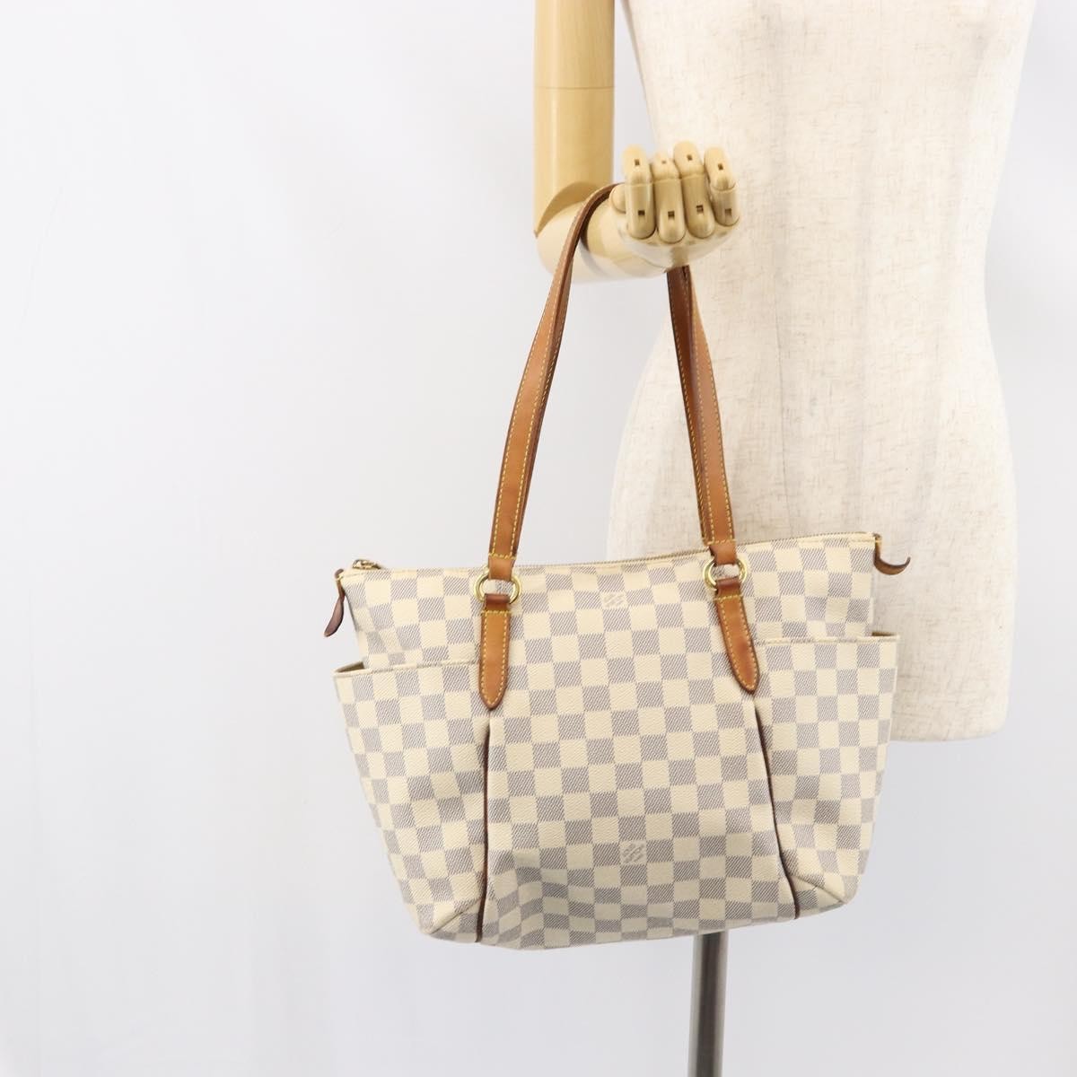 Louis Vuitton Totally Handbag Damier White Canvas Tote Bag Bag (Pre-Owned)