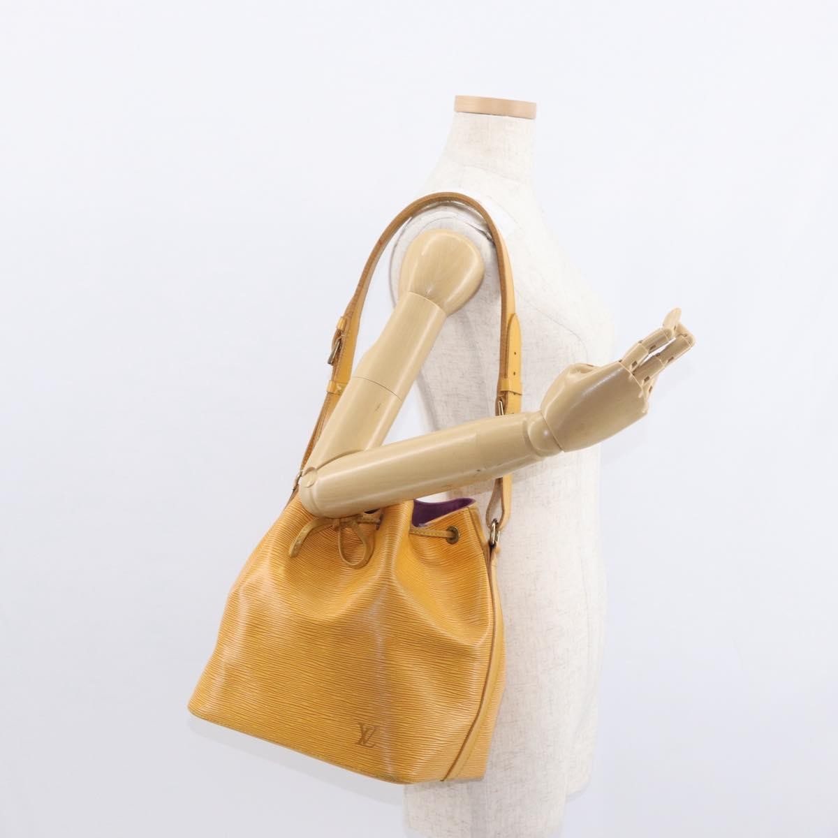 Louis Vuitton Petit Noe Handbag Epi Leather Yellow Leather Shoulder Bag Bag (Pre-Owned)