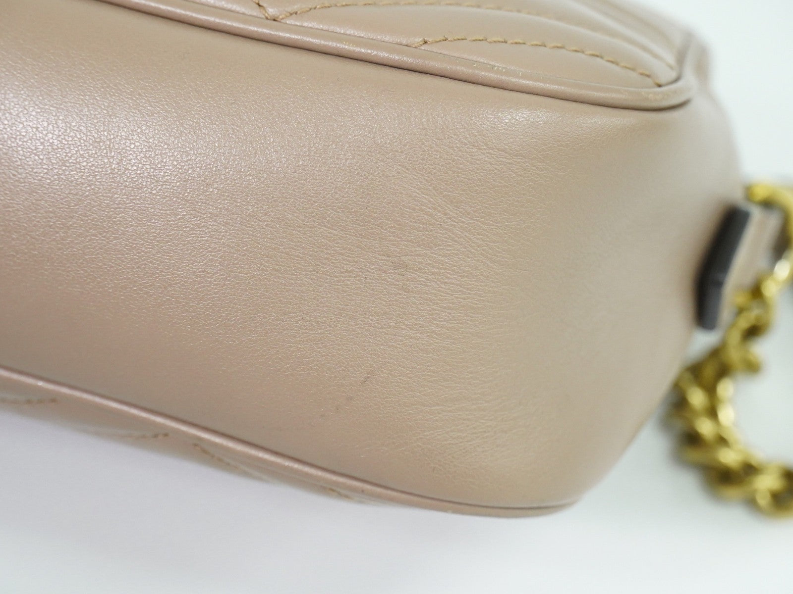 Gucci Gg Marmont Shoulder Bag Matelasse Leather Beige Leather Shoulder Bag Bag (Pre-Owned)