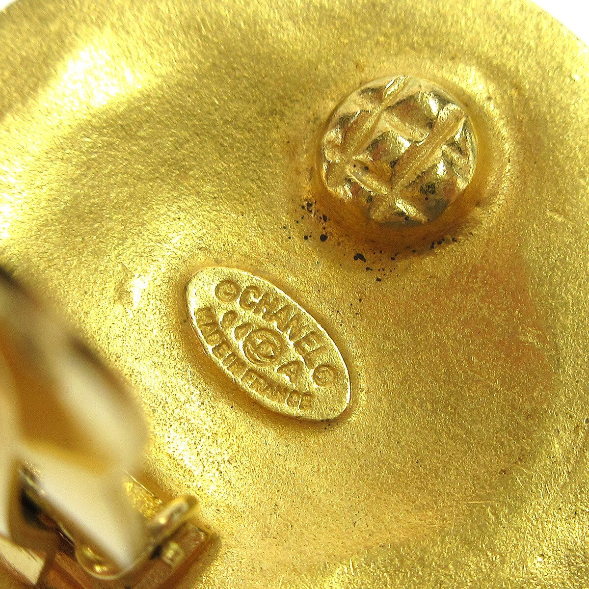 Chanel Vintage Round Cc Clip-On Earrings Metal Gold Gold_Plated Earrings Jewelry (Pre-Owned)