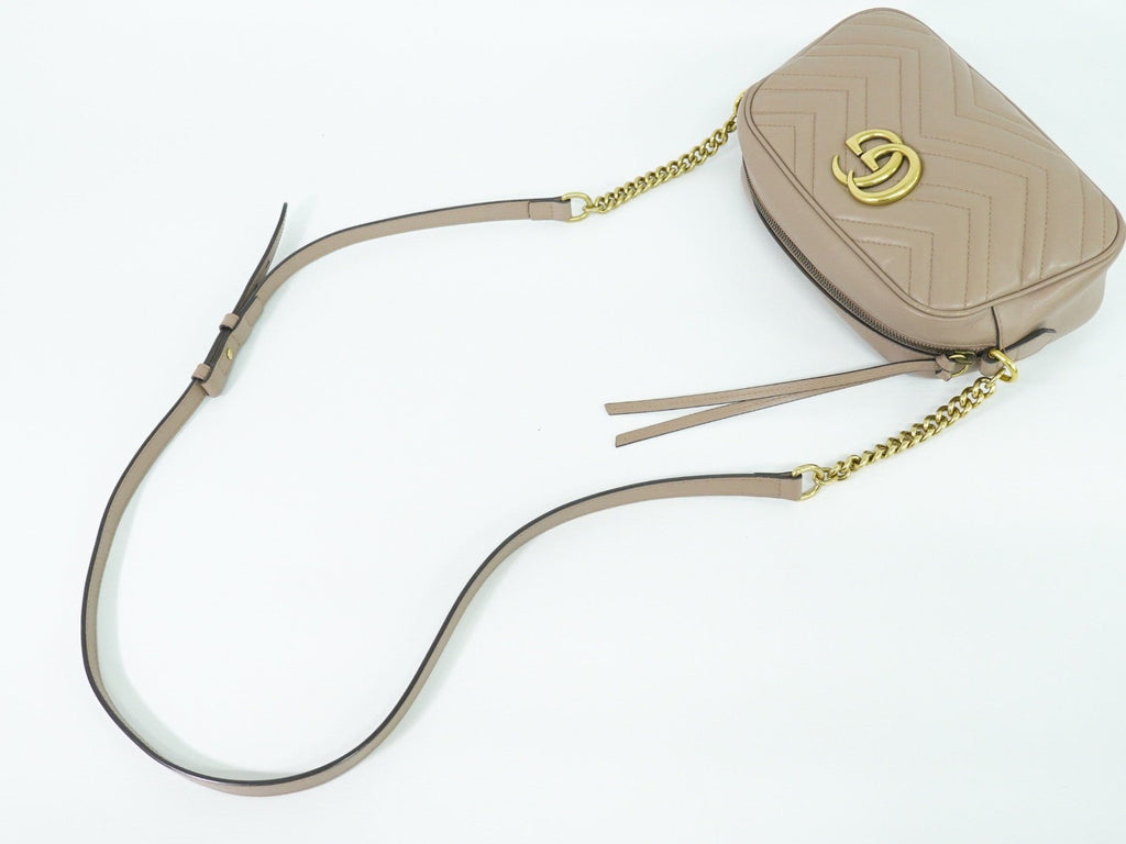 Gucci Gg Marmont Shoulder Bag Matelasse Leather Beige Leather Shoulder Bag Bag (Pre-Owned)