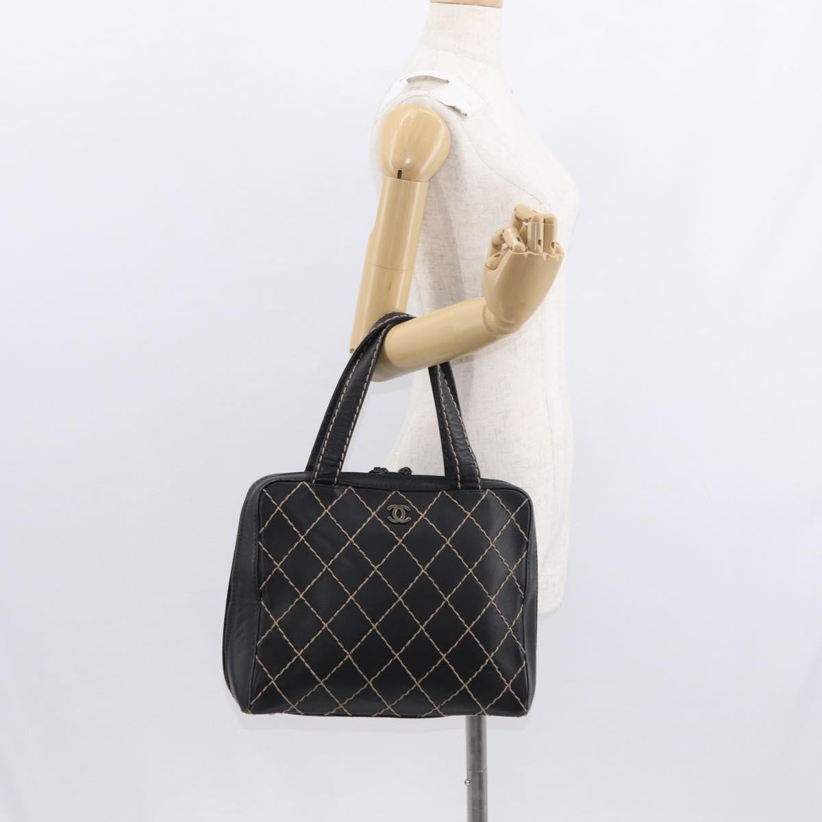Chanel Surpique Zip Around Satchel Quilted Leather Black Leather Handbag (Pre-Owned)