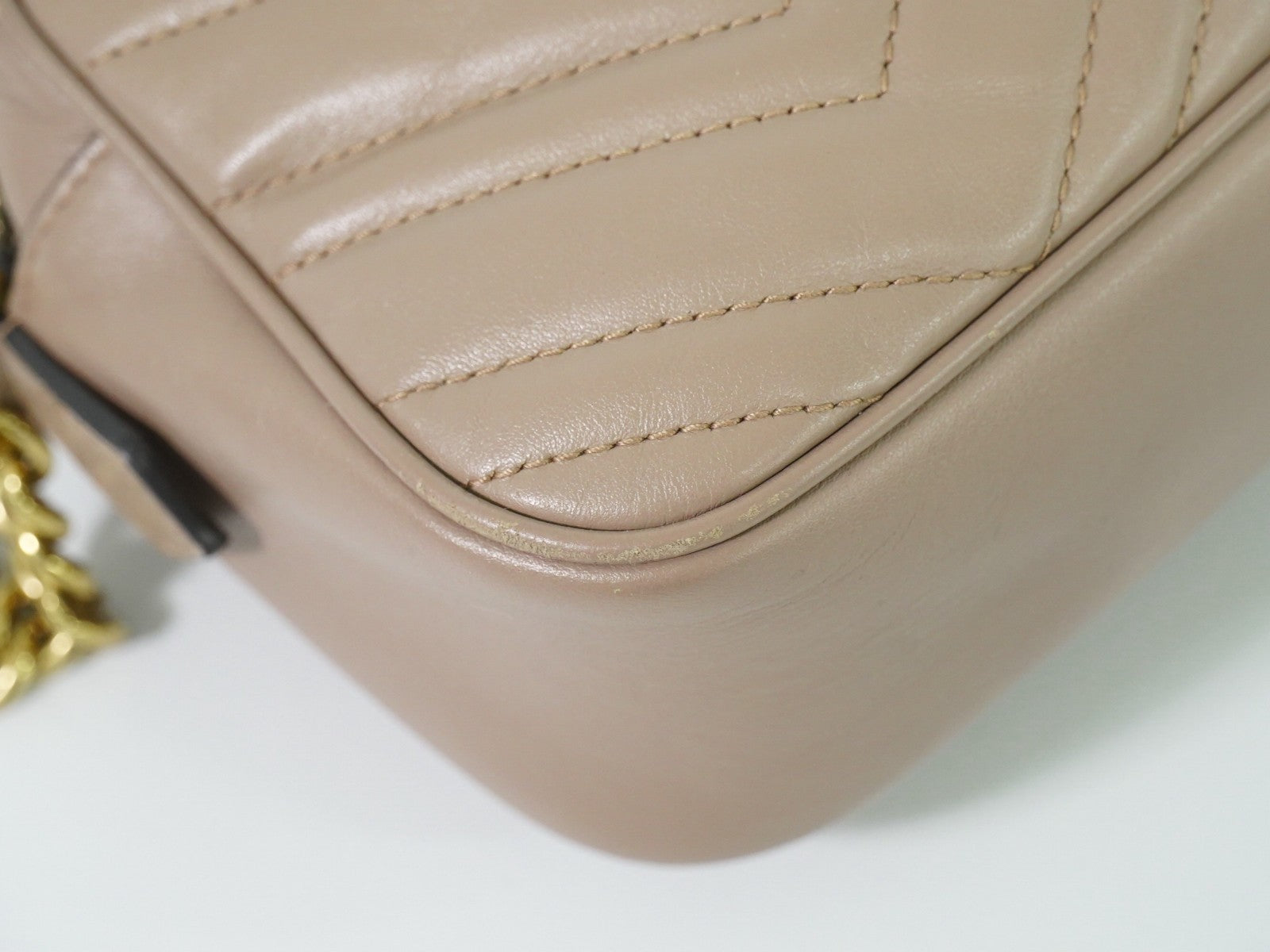 Gucci Gg Marmont Shoulder Bag Matelasse Leather Beige Leather Shoulder Bag Bag (Pre-Owned)