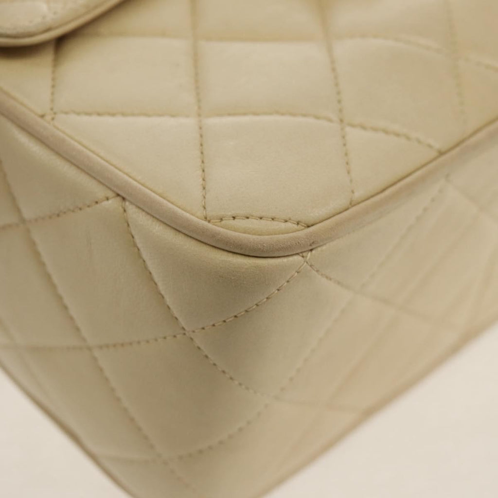 Chanel Chain Flap Shoulder Bag Quilted Lambskin Beige Leather Shoulder Bag Bag (Pre-Owned)