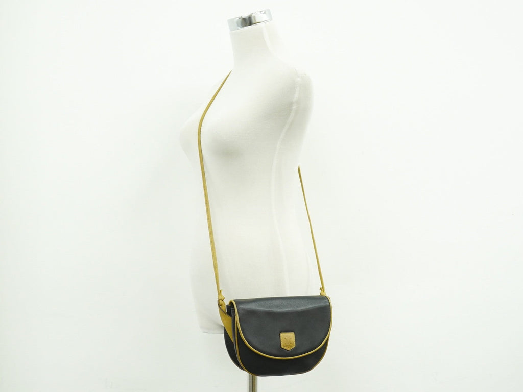 Celine Vintage Shoulder Bag Leather Black Leather Shoulder Bag Bag (Pre-Owned)