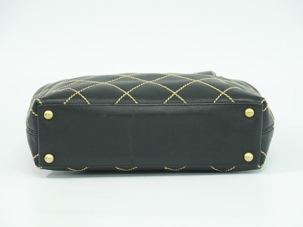 Chanel Surpique Tote Quilted Leather Black Leather Handbag (Pre-Owned)