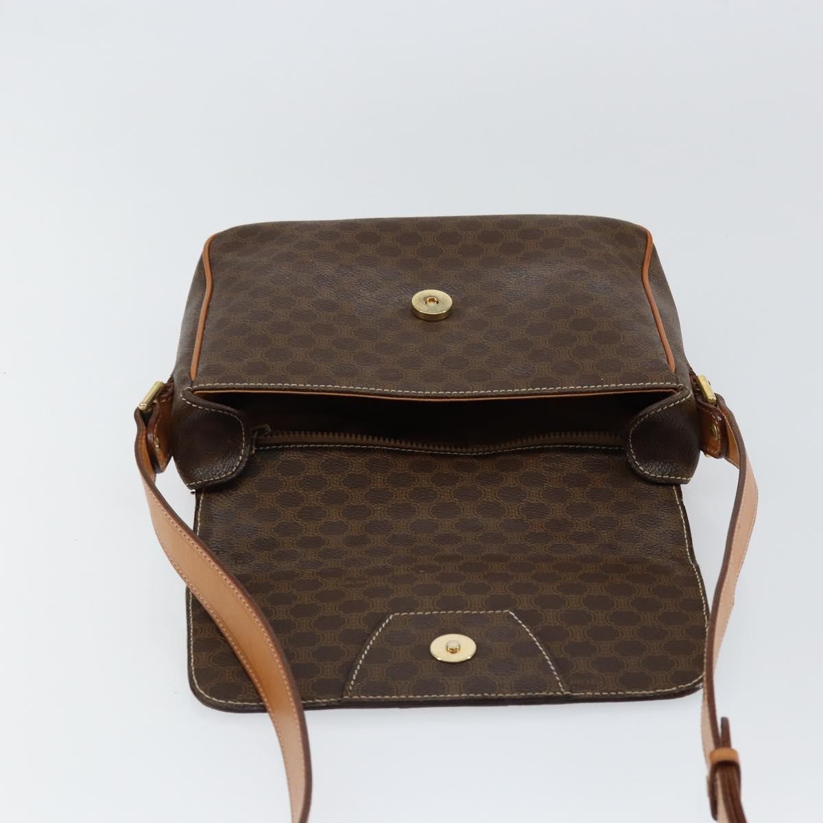 Celine Vintage Macadam Circle Logo Shoulder Bag Canvas And Leather Brown Canvas Shoulder Bag Bag (Pre-Owned)