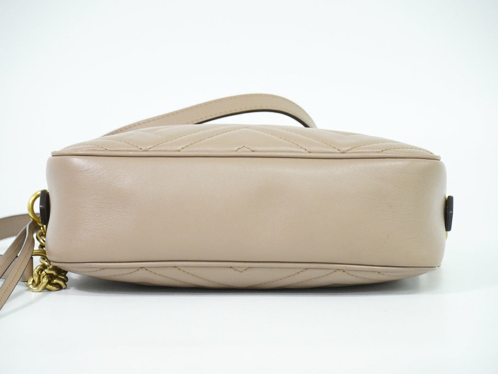 Gucci Gg Marmont Shoulder Bag Matelasse Leather Beige Leather Shoulder Bag Bag (Pre-Owned)