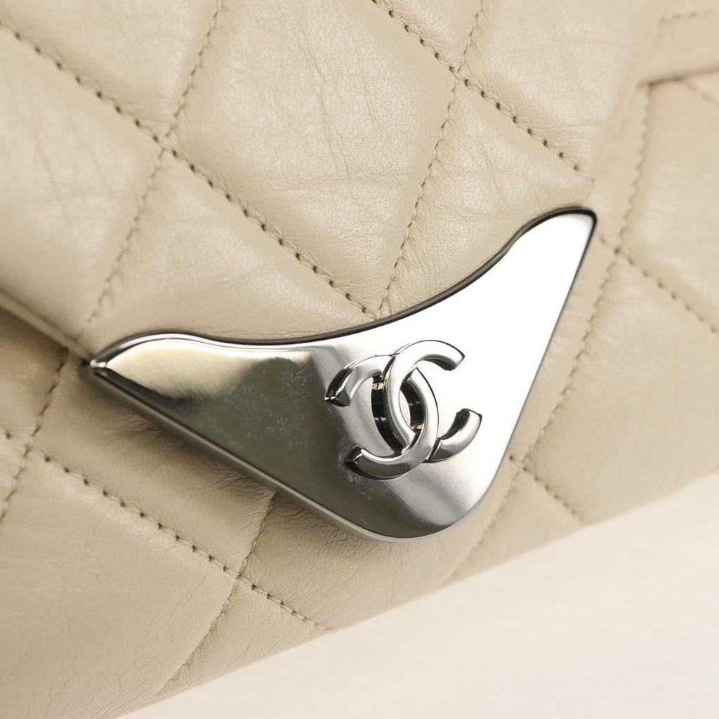 Chanel Padded Envelope Flap Bag Quilted Aged Calfskin White Leather Shoulder Bag Bag (Pre-Owned)