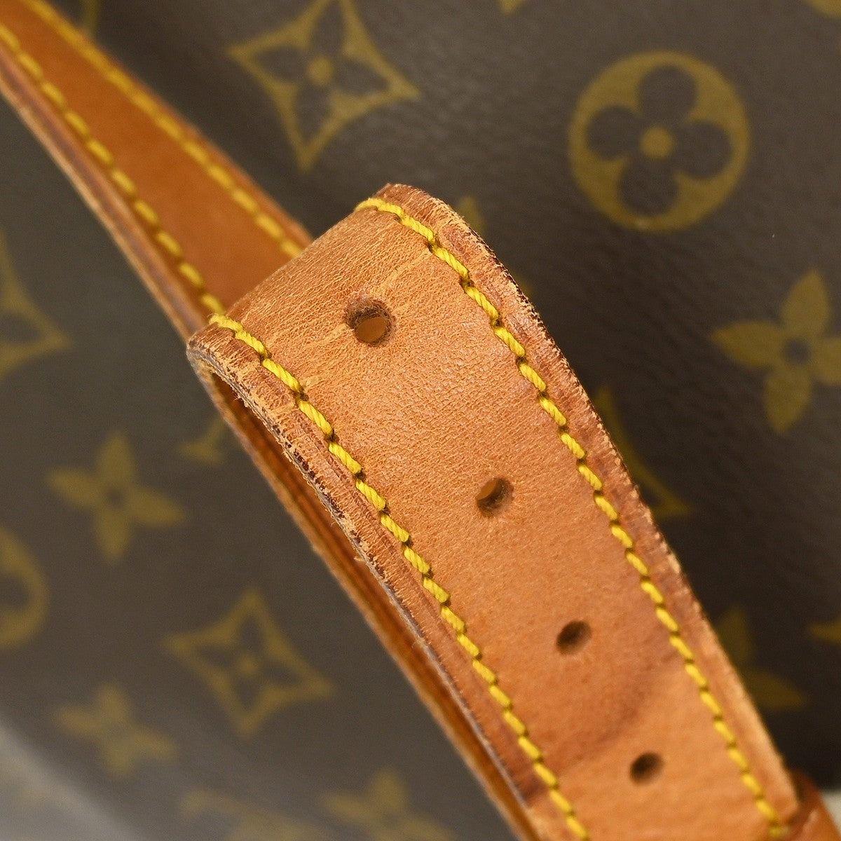 Louis Vuitton Keepall Bandouliere Bag Monogram Canvas Brown Canvas Travel Bag Bag (Pre-Owned)
