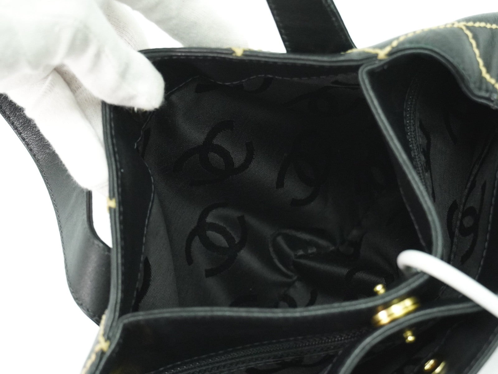Chanel Surpique Tote Quilted Leather Black Leather Handbag (Pre-Owned)