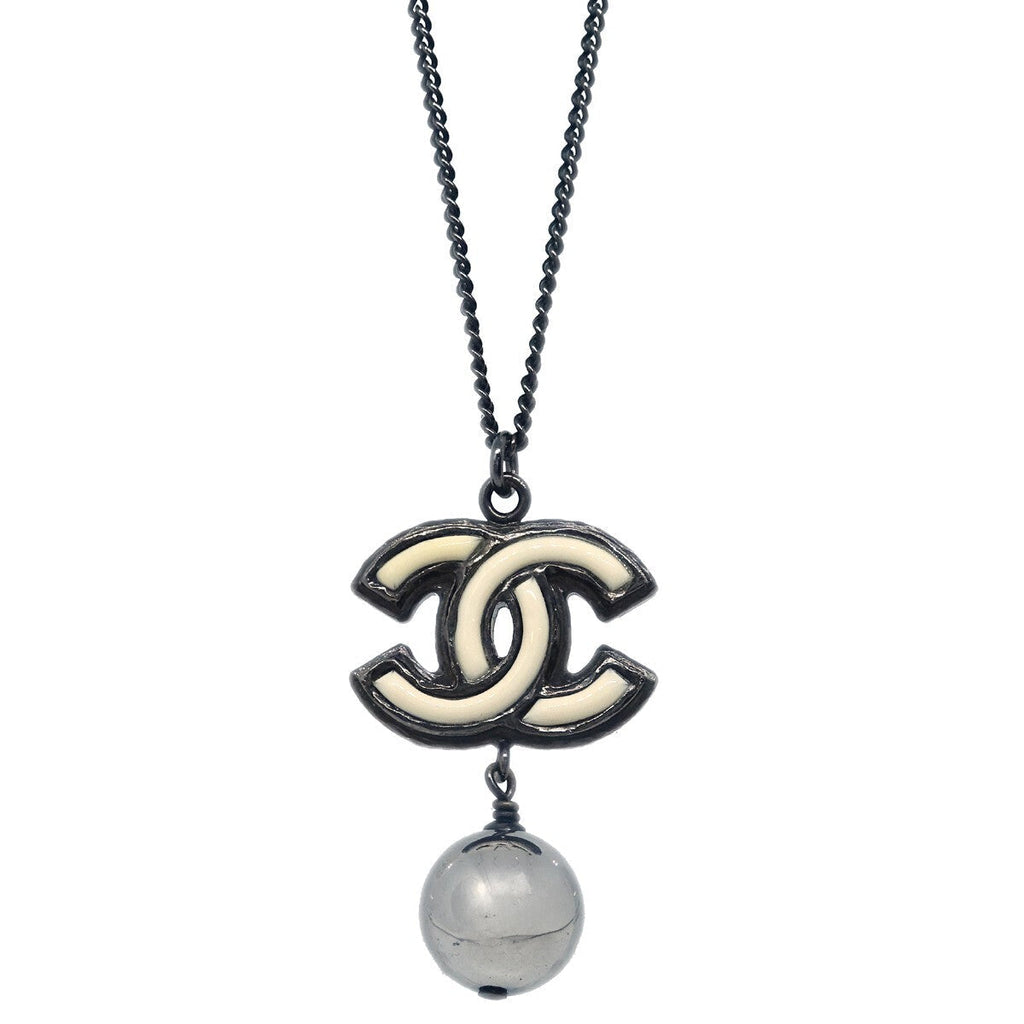 Chanel Vintage Cc Pendent Necklace Plated Metal Silver Metal Necklace Jewelry (Pre-Owned)