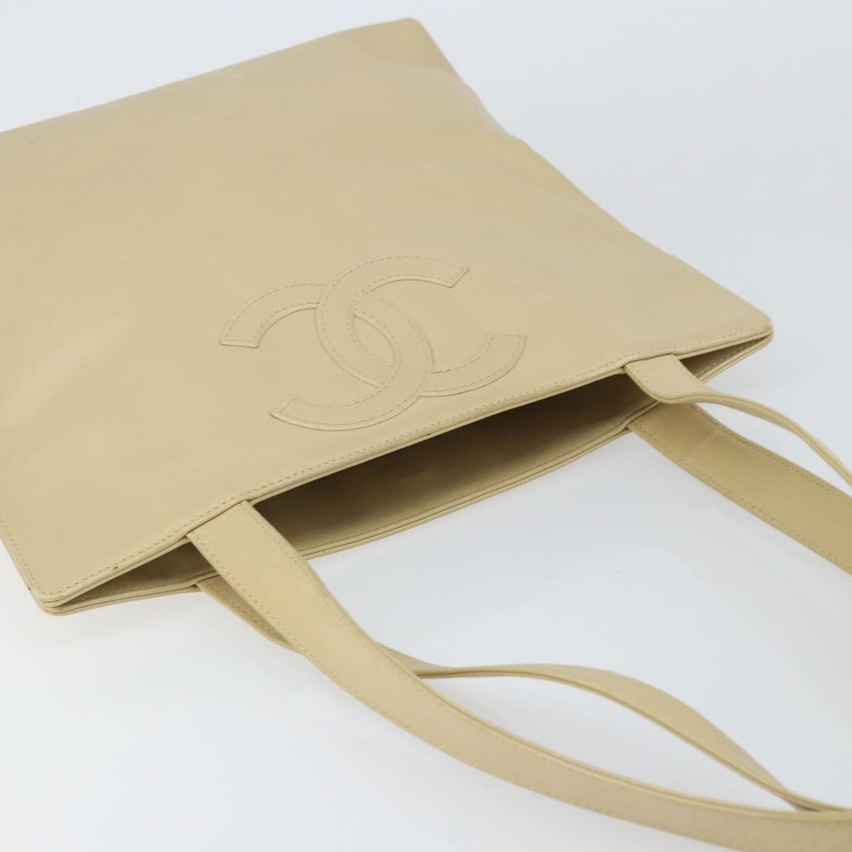 Chanel Vintage Cc Logo Tote Leather Beige Leather Tote Bag Bag (Pre-Owned)