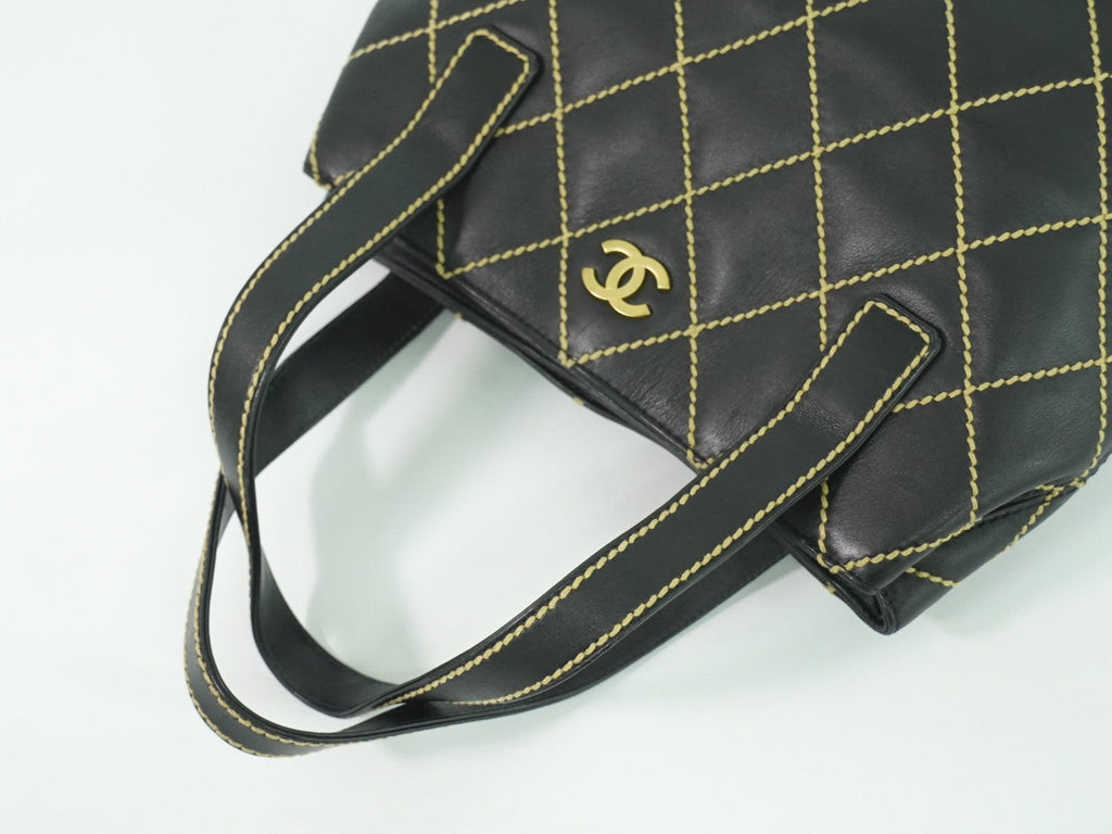 Chanel Surpique Tote Quilted Leather Black Leather Handbag (Pre-Owned)
