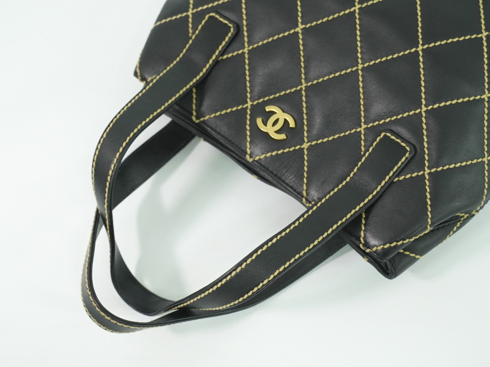 Chanel Surpique Tote Quilted Leather Black Leather Handbag (Pre-Owned)