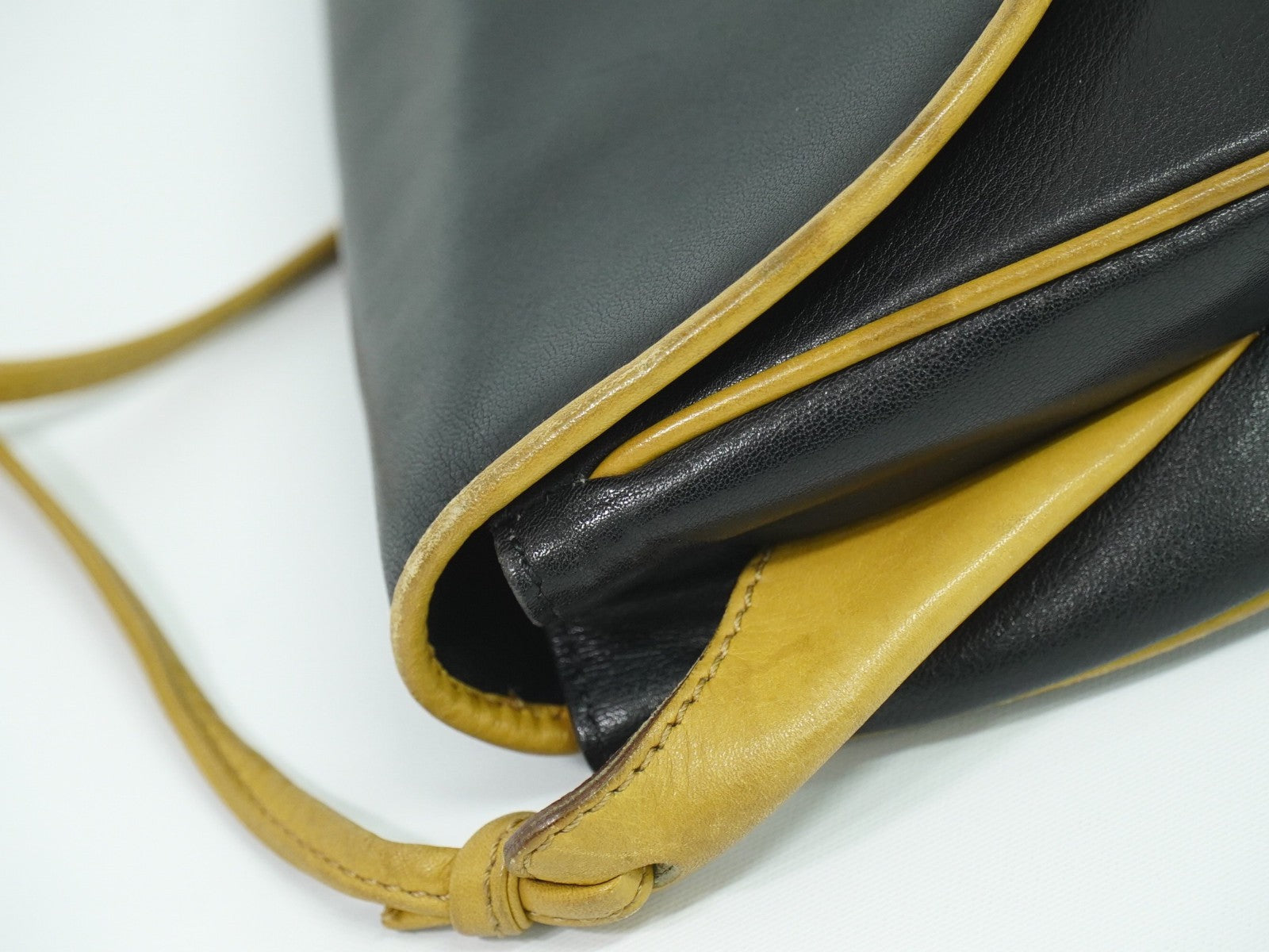 Celine Vintage Shoulder Bag Leather Black Leather Shoulder Bag Bag (Pre-Owned)