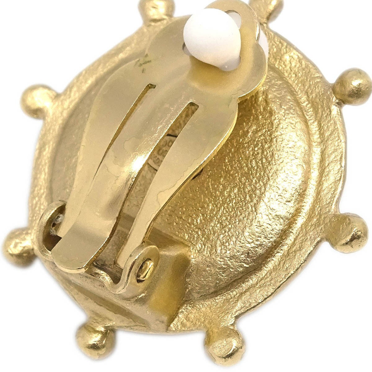 Chanel Vintage Round Clip-On Earrings Metal With Faux Pearl Gold Metal Earrings Jewelry (Pre-Owned)