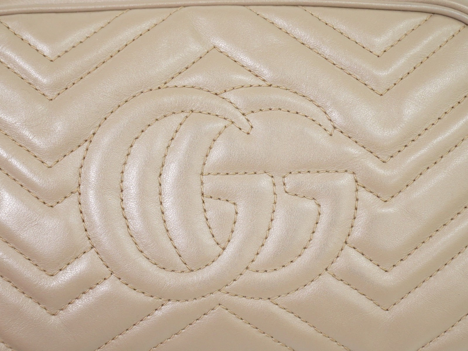 Gucci Gg Marmont Shoulder Bag Matelasse Leather Beige Leather Shoulder Bag Bag (Pre-Owned)